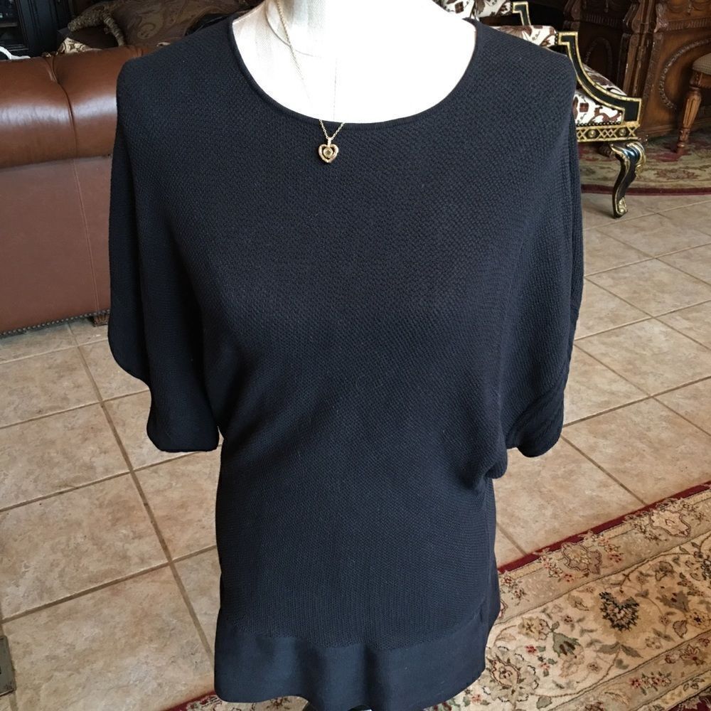 PERFECT 70% Silk Fitting Light Knit Hourglass Top!